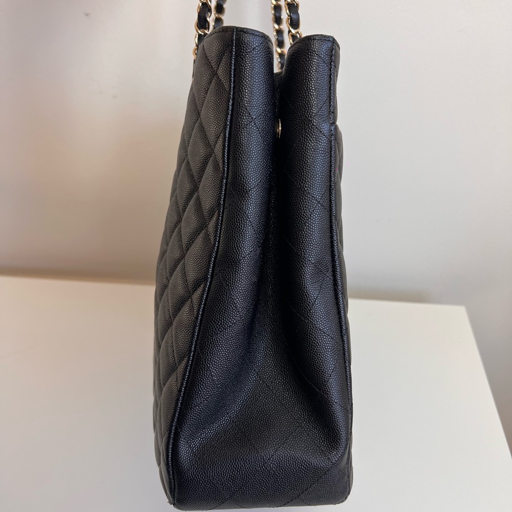 Chanel Timeless Caviar Leather Classic Tote - Picture 13 of 16